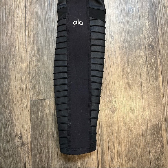 ALO High Waist Moto Leggings Black Curve Hugging Size S - Picture 8 of 10